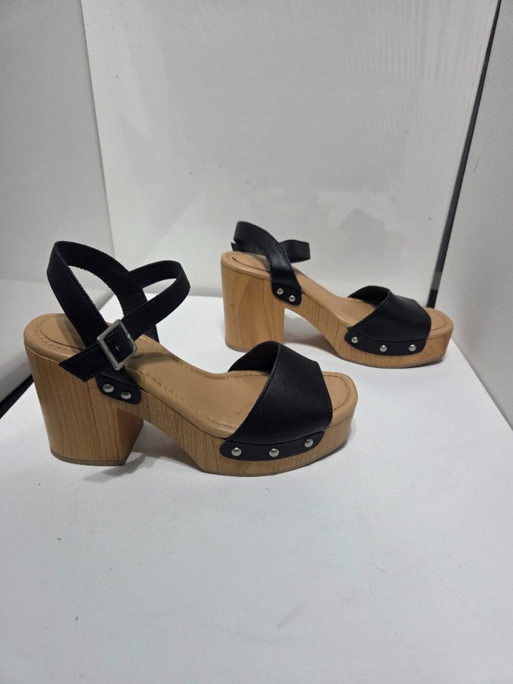 Universal Threads Chunky Platform Sandals Size 6 1/2